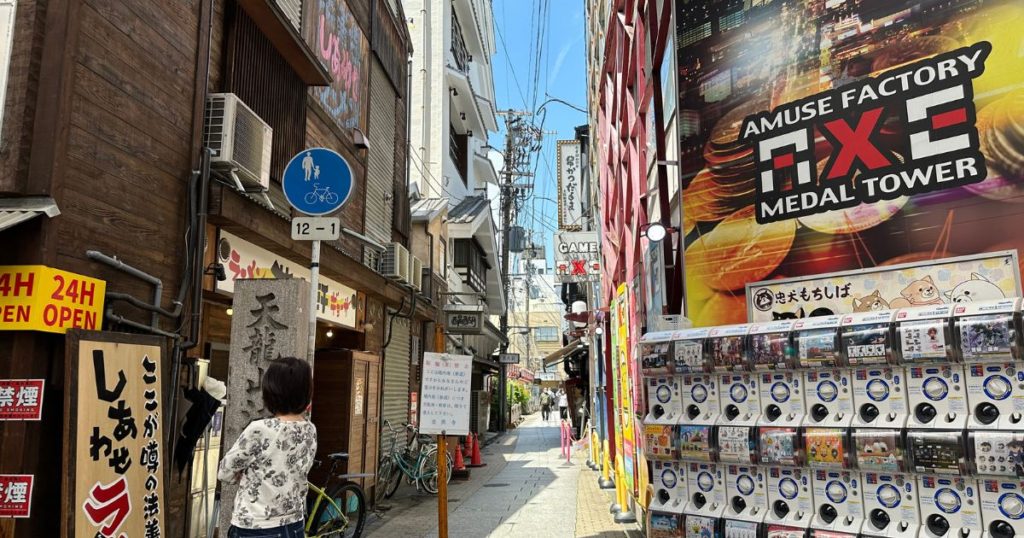 To Sennichimae Shopping Street and Hozenji Temple3