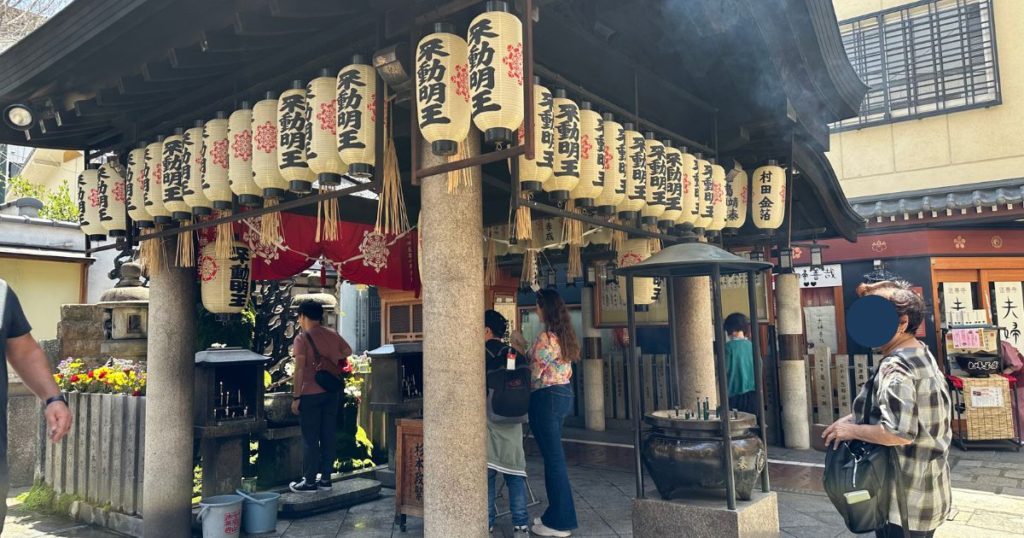 To Sennichimae Shopping Street and Hozenji Temple5