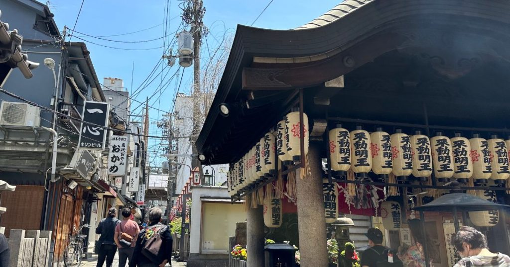 To Sennichimae Shopping Street and Hozenji Temple6