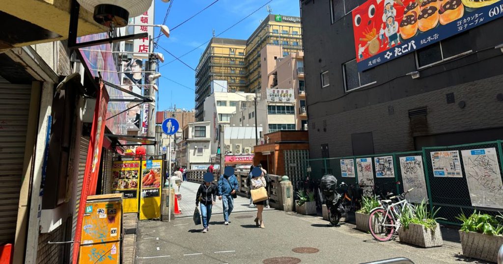 To Sennichimae Shopping Street and Hozenji Temple11